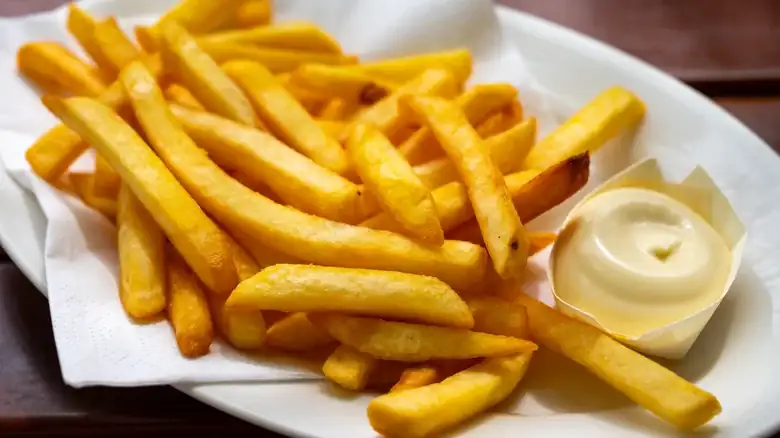 Cómo la salsa andaluza se convirtió en la salsa por excelencia para acompañar las patatas fritas en Bélgica
