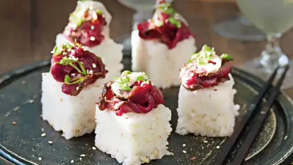 Rice cubes with beef miso