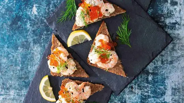 Shrimp sandwich with caviar