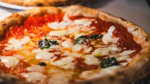 Añade un toque italiano extra a tu pizza con una especia poco común