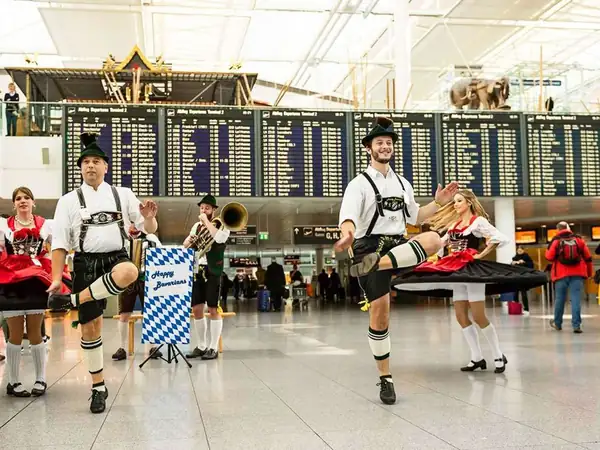 Sorpresas en los precios del Oktoberfest 2026: Esto es lo que costará un litro de cerveza, pollo y atracciones