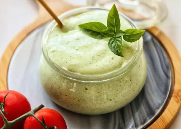 Queso feta batido con verduras