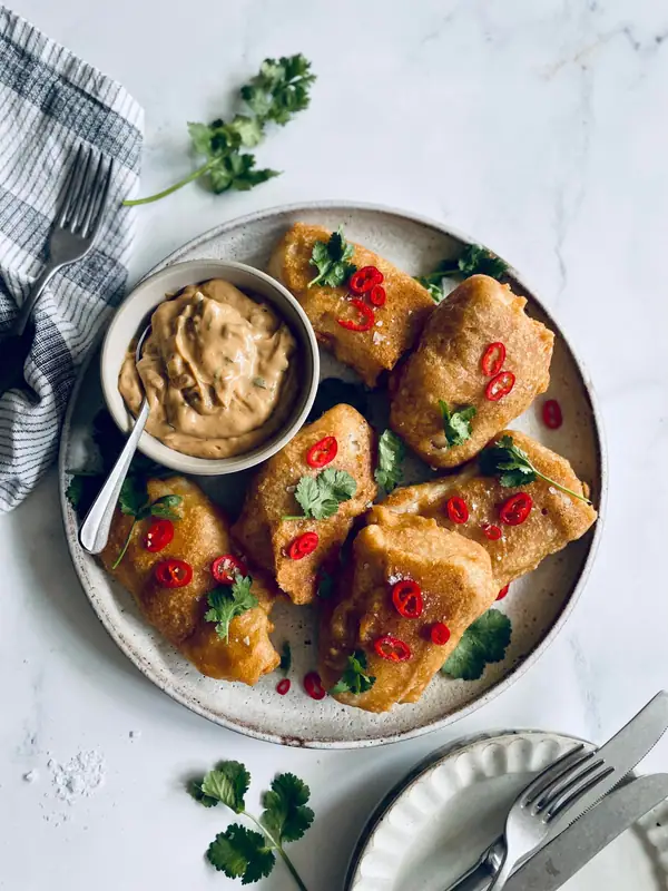 Receta de bacalao rebozado crujiente con salsa tártara hoisin cremosa
