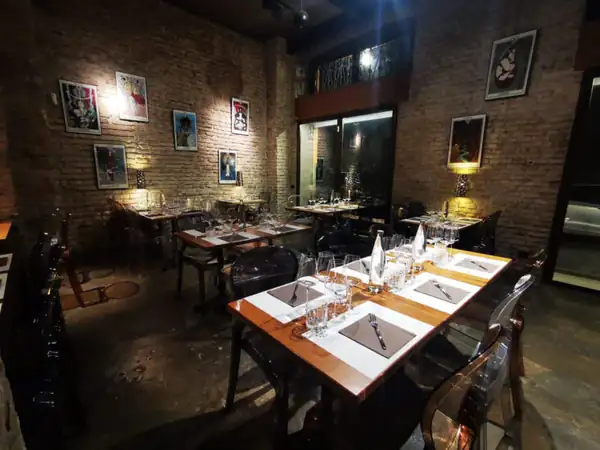 Arcane Wines, a Milanese wine shop that makes wine tasting accessible