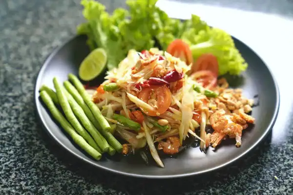 Thai Green Papaya Salad (Som Tam)