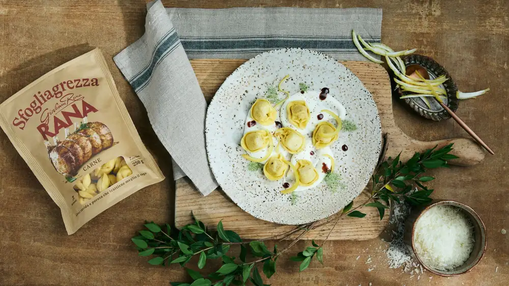 Sfogliagrezza Meat, Sardinian pecorino fondue, myrtle reduction and candied lemon by Emanuele Frigerio