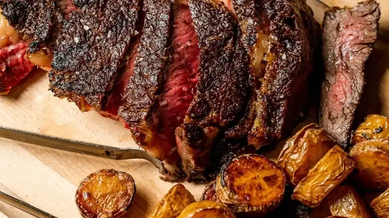 What Is The Smith & Wollensky Steakhouse Famous For?