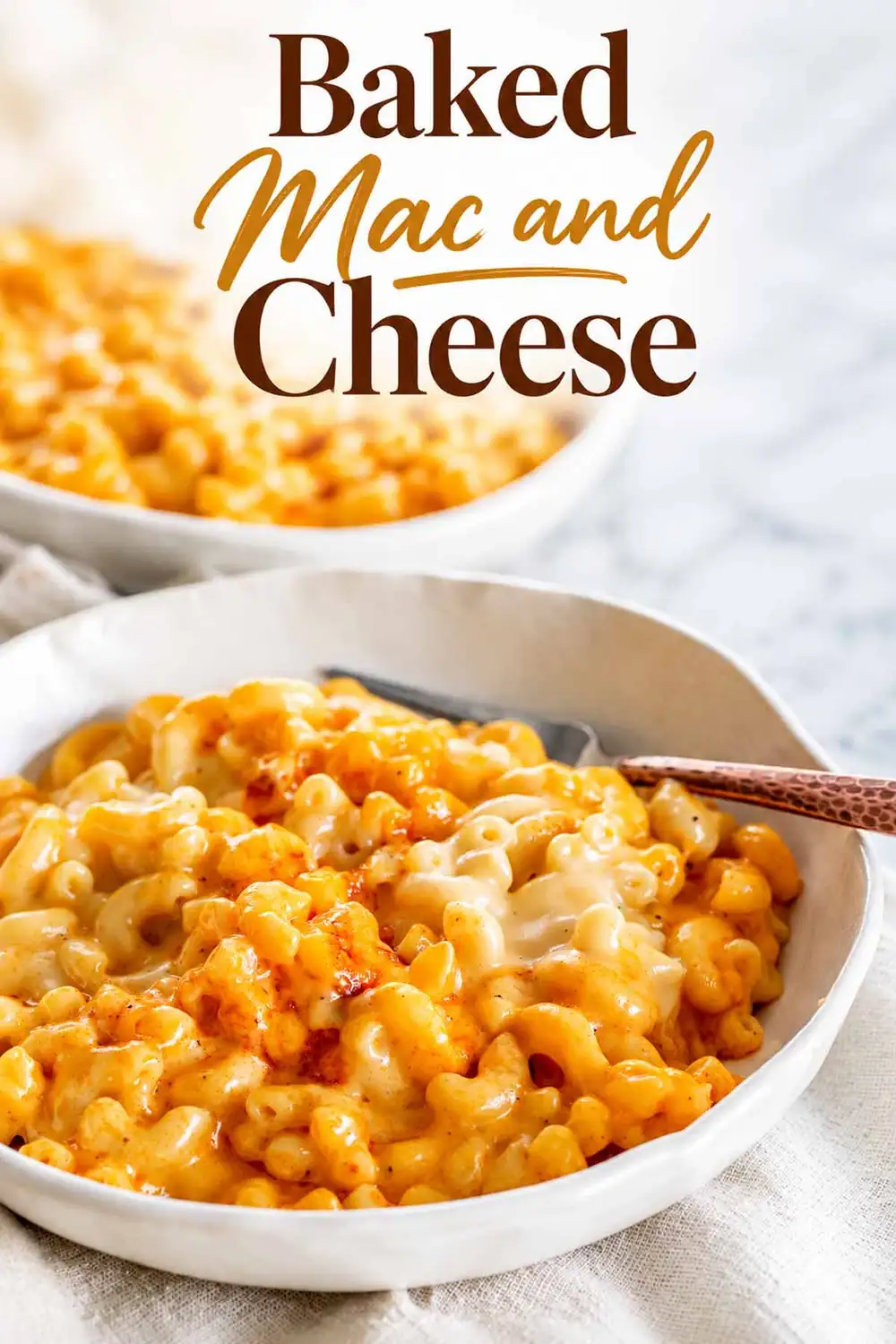 Macarrones con queso cremosos al horno, preparados en una sola sartén