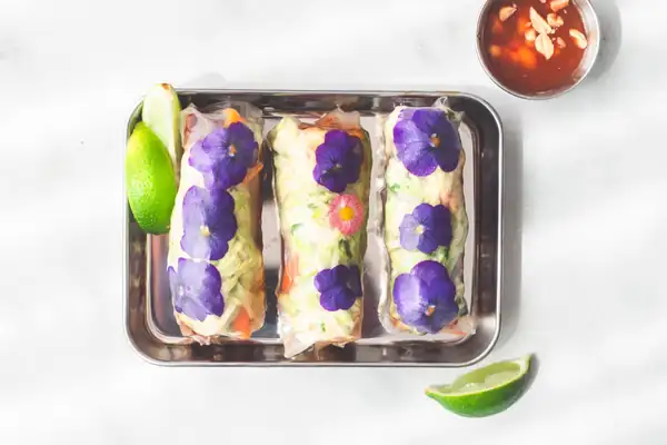 Rollitos de verano con mango y tofu picante: esta comida ligera te encantará en los días calurosos