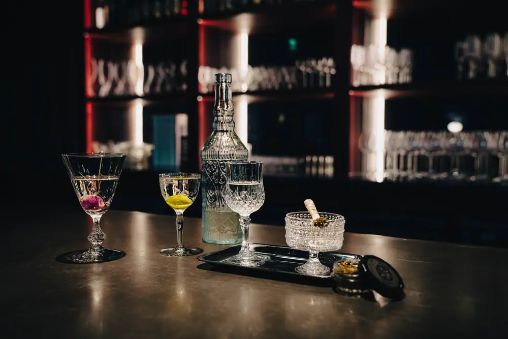 Un menú de degustación de martinis con maridaje de caviar es un sueño hecho realidad