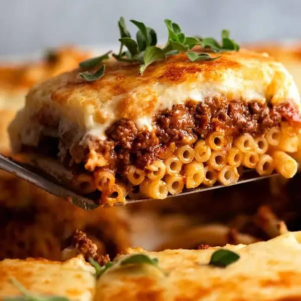 Pastitsio (Greek beef pasta bake)
