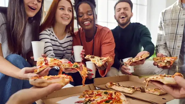 How Many Pizzas Should You Order To Feed 20 People?