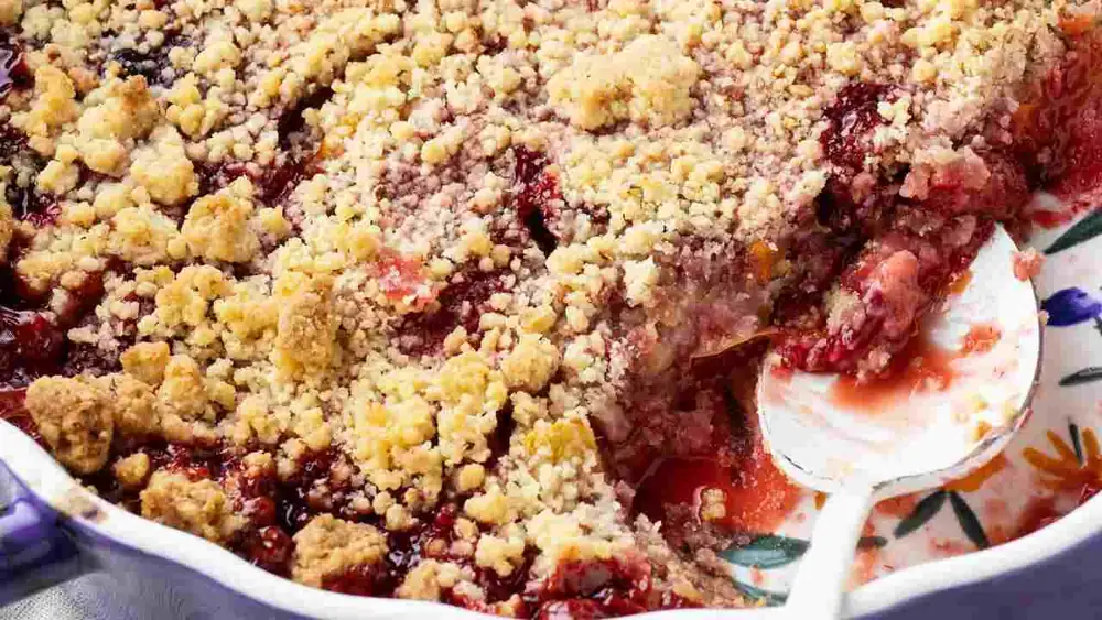 Me equivoqué con las cantidades de la masa quebrada, pero le añadí un poco de mermelada y la metí en el horno