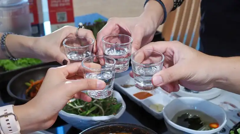 Cómo jugar al popular juego de beber APT de Corea