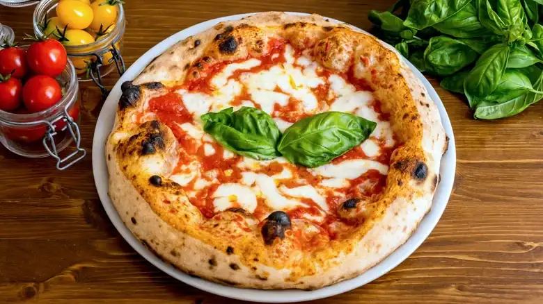 How to prepare fresh mozzarella so that the pizza doesn't turn out soggy