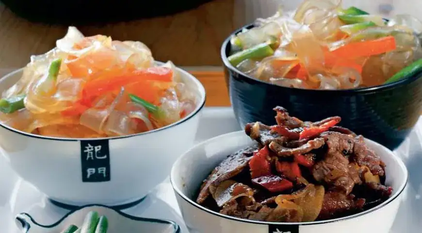 Sopa de fideos de cristal con pato ahumado (Kao ya fensi tang)