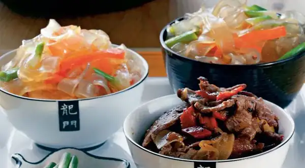 Glass Noodle Soup with Smoked Duck (Kao ya fensi tang)