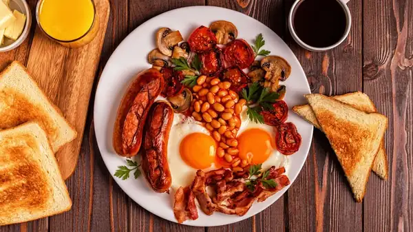 Para un desayuno inglés completo más sencillo, saca la bandeja para hornear
