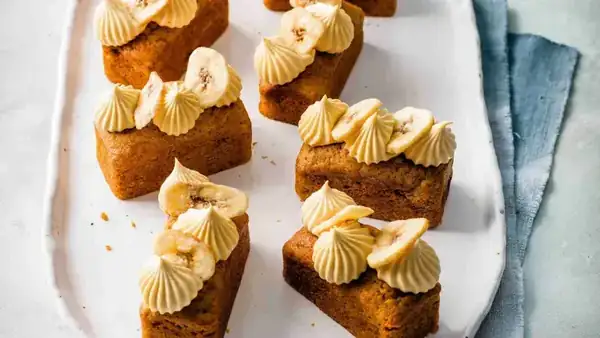 Banana mini breads with milk caramel