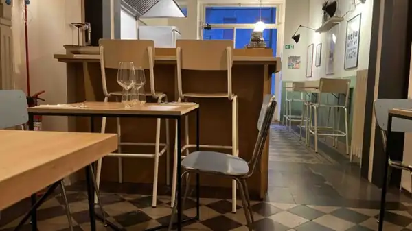 Botoi Milano, a perfect neighborhood bistro, or rather a free and informal wine bar