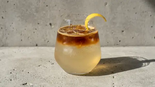 Spritz refrescante de café Limoncello con espresso