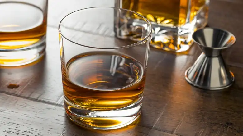 What does it mean to order a drink on its own, and how does it differ from drinks with ice?