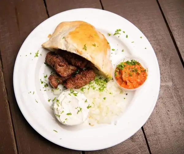 Comida serbia típica: Qué comer y beber en Belgrado (¡Con fotos!)