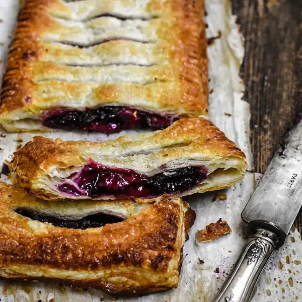 Tarta de bayas especiadas con jalousie