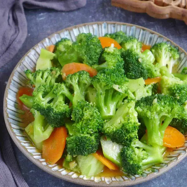 Broccoli with Garlic Sauce (蒜蓉西兰花)