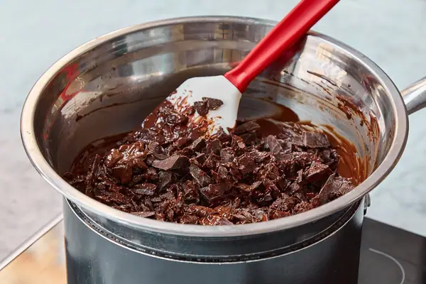 Cómo atemperar chocolate en casa