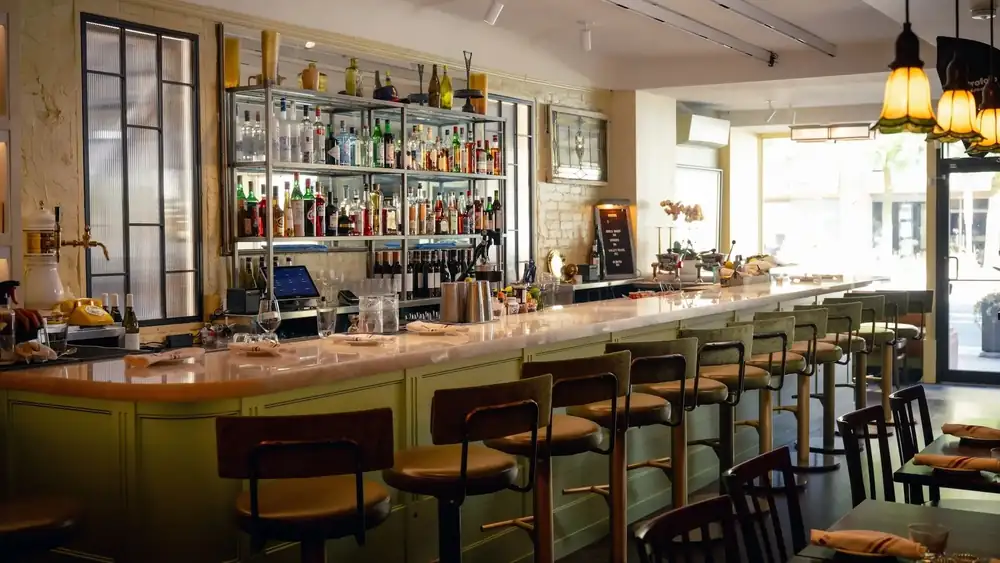 El jefe de cocina de Seahorse, el restaurante de mariscos más prestigioso de Summerhill, acaba de anunciar que se marcha