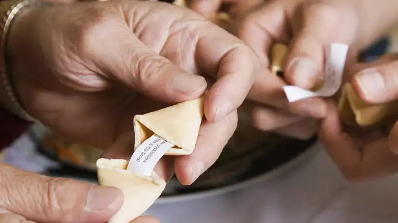 La sorprendentemente controvertida historia de los mensajes de las galletas de la fortuna