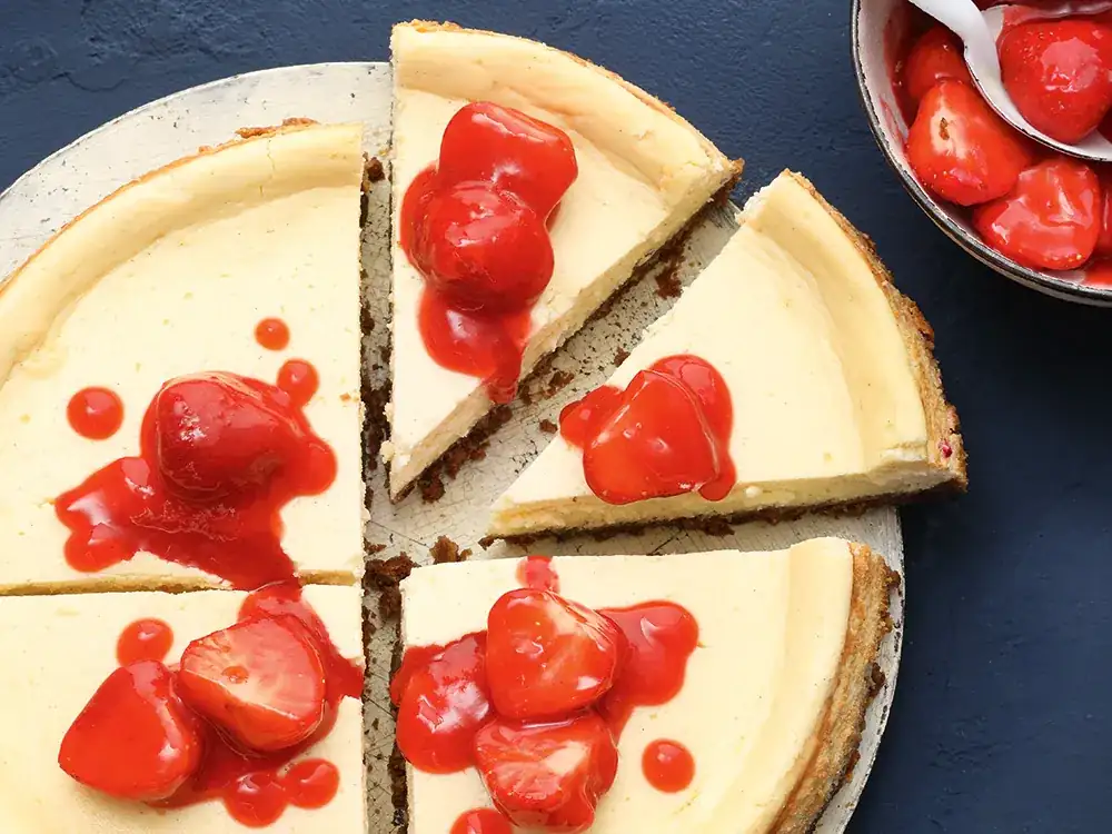 New York cheesecake with strawberry sauce