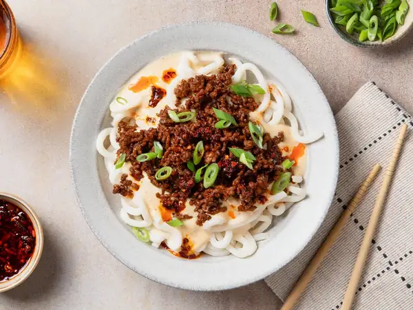 Fideos udon Mapo Tofu cremosos