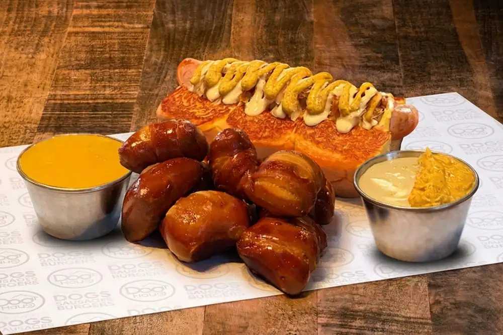 Dog Haus ofrece una experiencia Oktoberfest con la tabla de aperitivos Prost y concursos de resistencia con jarras de cerveza