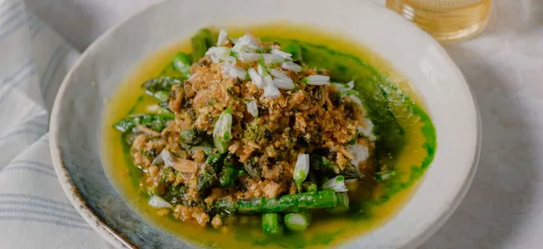 Grilled asparagus, smoked goat's cheese and Polonaise sauce