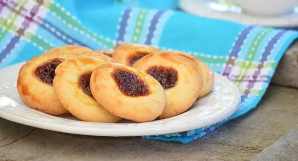 Galletas de mermelada de albaricoque con huella dactilar