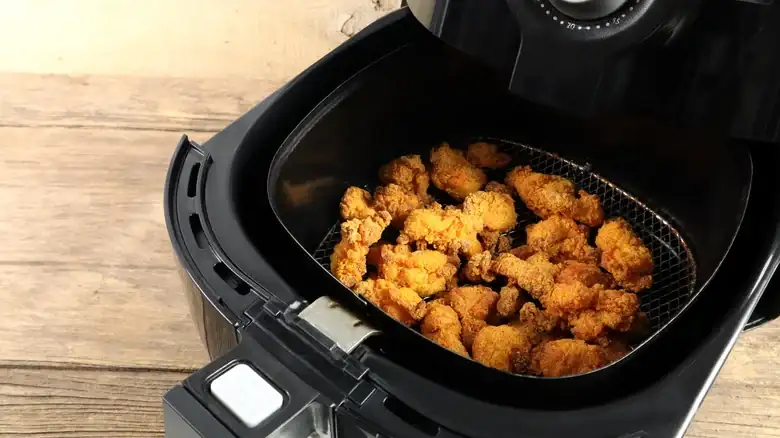 Why You Should Avoid Making Fried Chicken In The Air Fryer