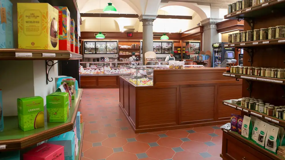 Shopping at the best delicatessens in Florence