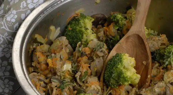 Chicken gizzards with vegetables and mushrooms