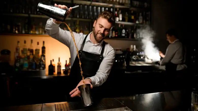 Making A Drink In A Shaker? Impress Your Friends With The Tin Spin Trick