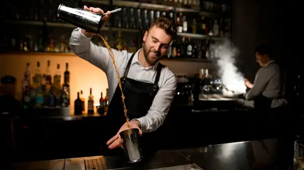 Making A Drink In A Shaker? Impress Your Friends With The Tin Spin Trick