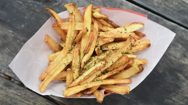 ¿Por qué deberías añadir vinagre al agua al hervir patatas fritas?