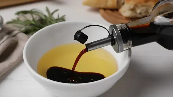 Do You Actually Need To Store Balsamic Vinegar In The Dark?