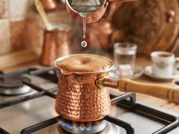 A drop of cold water on the cezve: a traditional trick without conclusive scientific proof