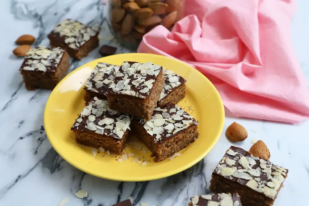 Galletas de mezcla de manzana y nuez con glaseado de chocolate