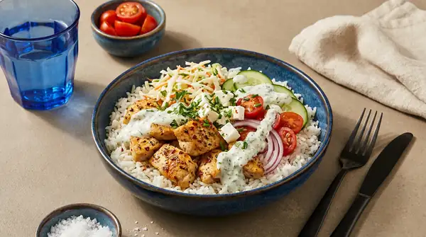 Bol de pollo con tzatziki para tu próxima preparación de comidas