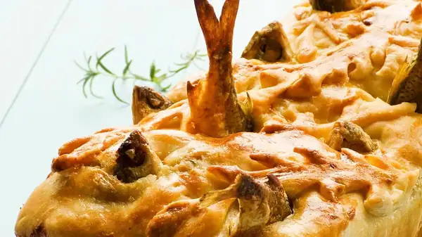 El singular pastel de cabeza de pescado británico tiene orígenes heroicos