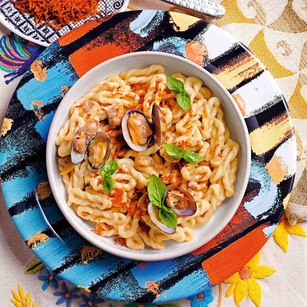 Lorighittas, Sardinian braided pasta with clams and bottarga