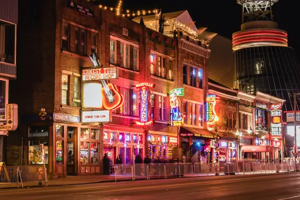 Garth Brooks’s New Nashville Bar Will Have a Police Station Attached